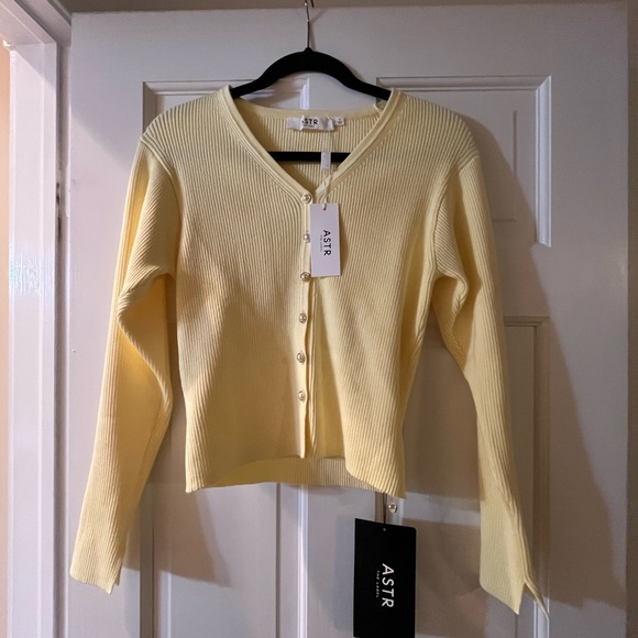 ASTR Yellow Ribbed Cardigan - Picture 2 of 4